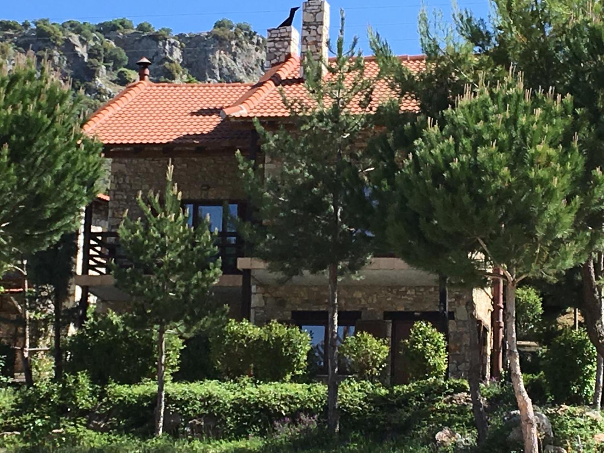Georgio'S V Chalet Kalavrita Ngoại thất bức ảnh